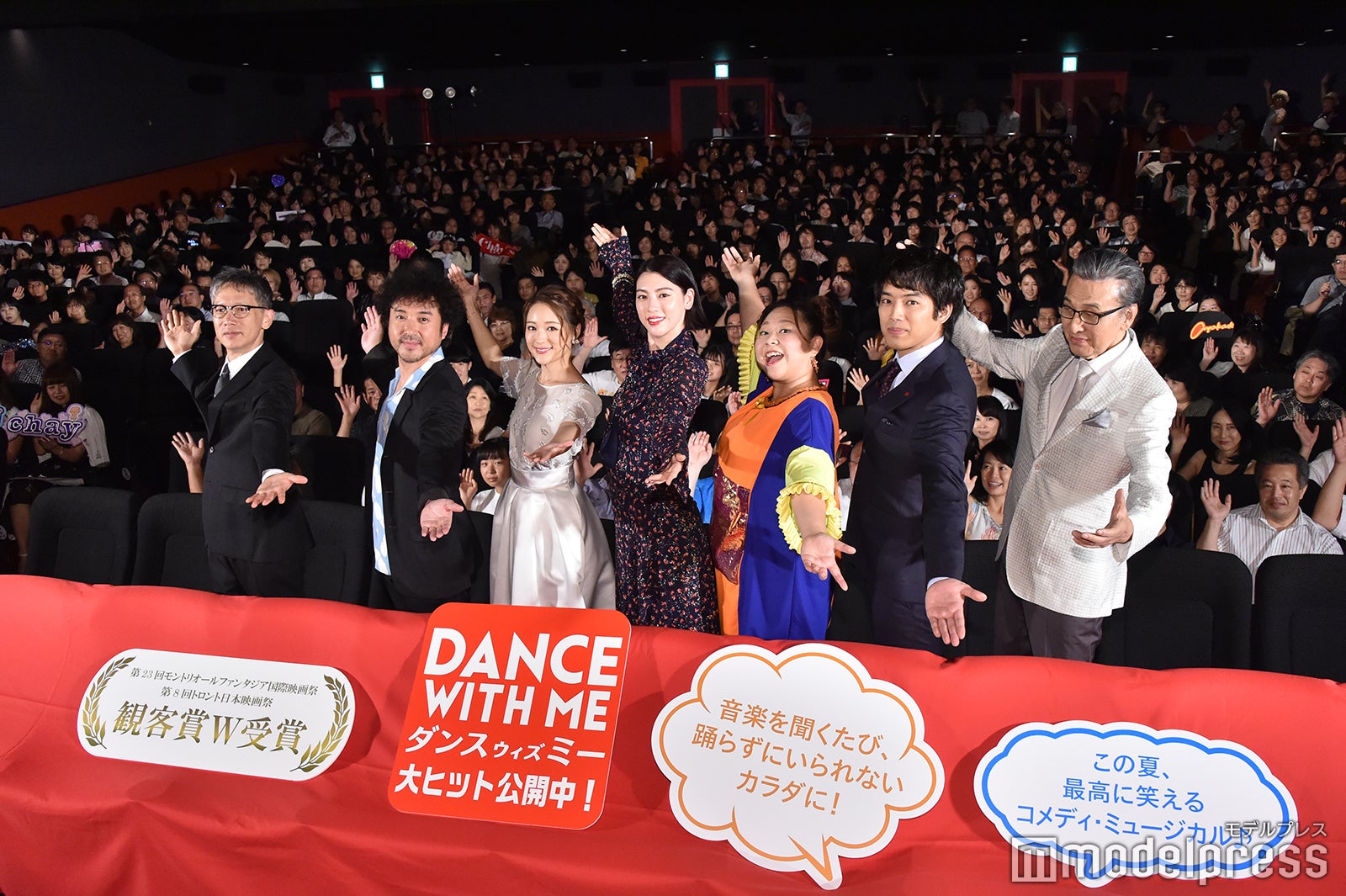 （左から）矢口史靖監督、ムロツヨシ、chay、三吉彩花、やしろ優、三浦貴大、宝田明（C）モデルプレス