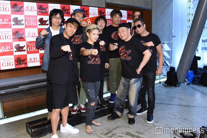 (前列左から)川畑要、夏木マリ、泉谷しげる、斉藤ノヴ(後列)フラワーカンパニーズ(C)モデルプレス