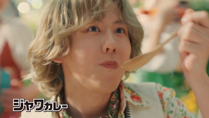 藤澤涼架/新テレビCM「不思議なカレーパーティー・夏」篇より(提供写真)