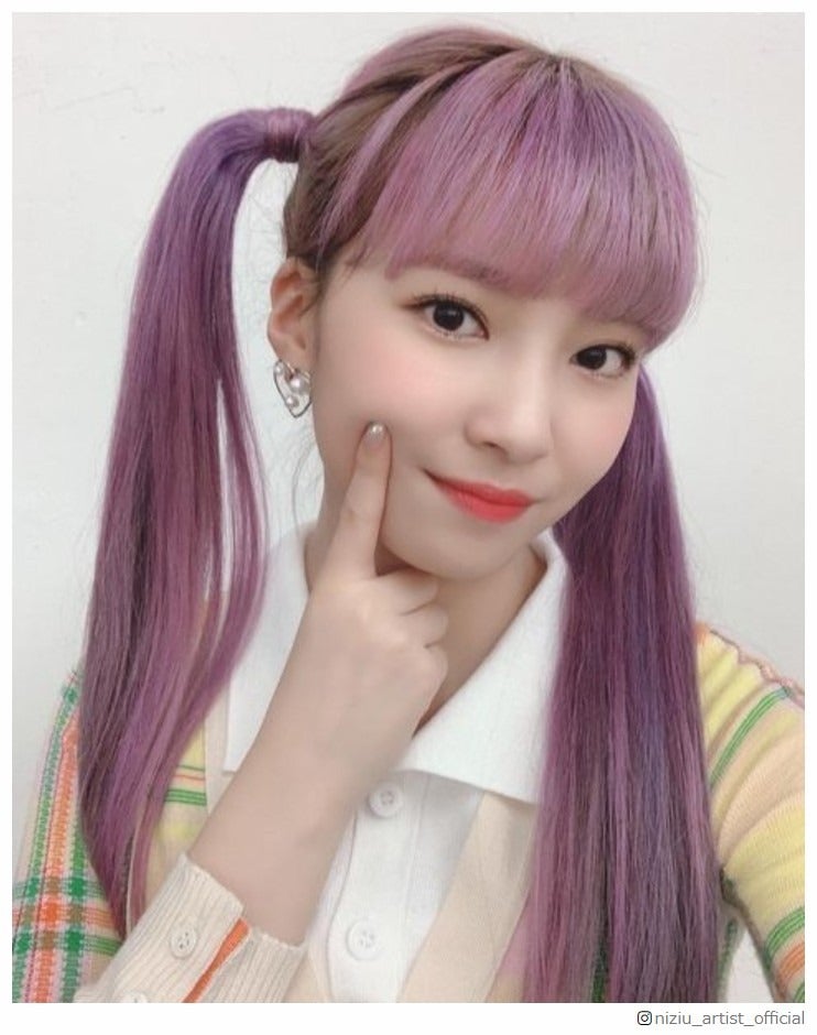NiziUマユカ、紫ヘアのツインテール姿にファン歓喜「天使過ぎ」「無敵」
