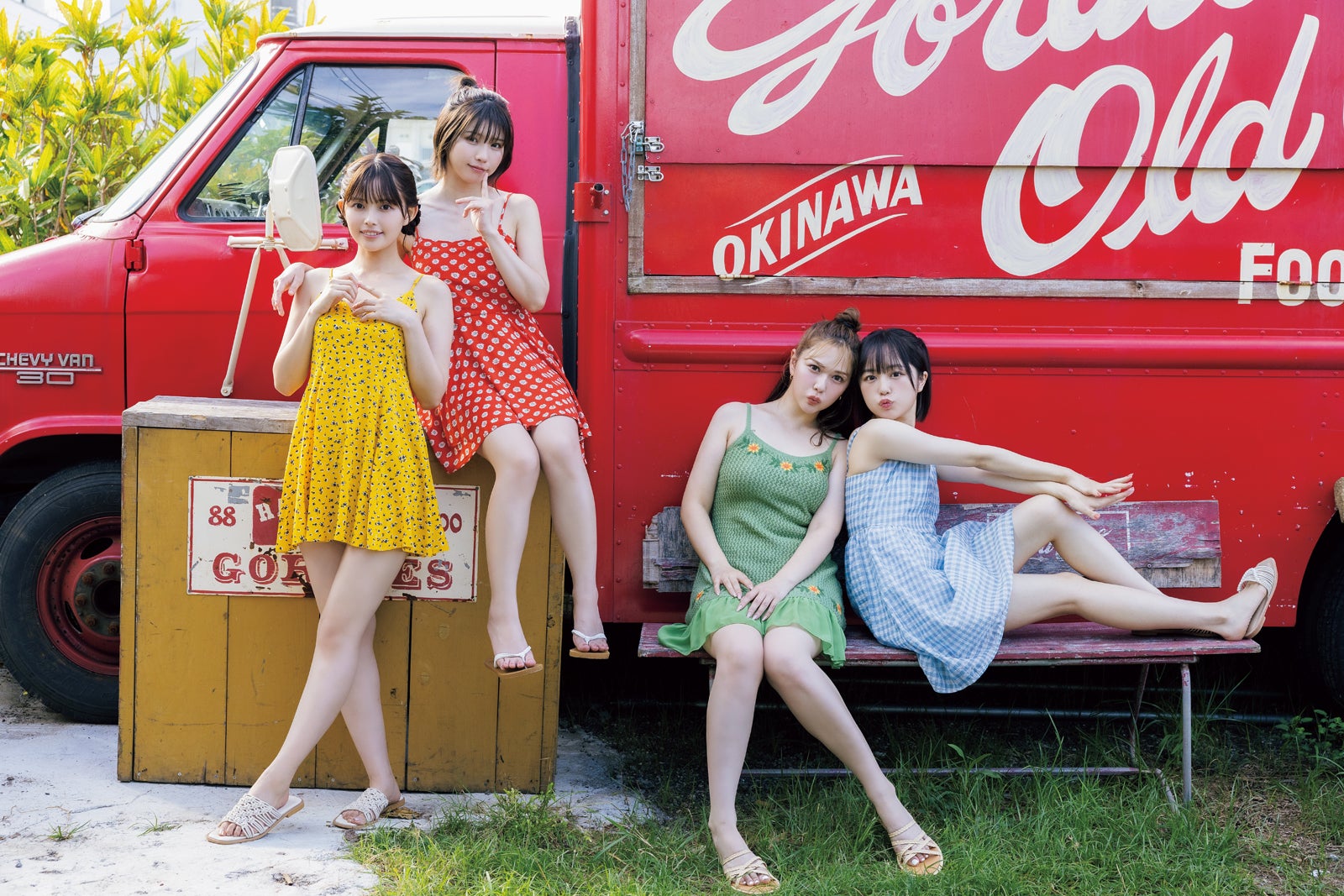 えなこ・村重杏奈・なえなの・森日菜美“東京湾岸がーるず”、水着姿で美ボディ解放 沖縄で撮影の初写真集