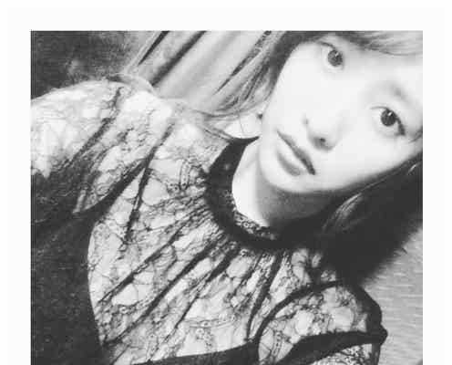 佐野ひなこ、アンニュイな1枚に「いつもより大人っぽい」「雰囲気違う」の声