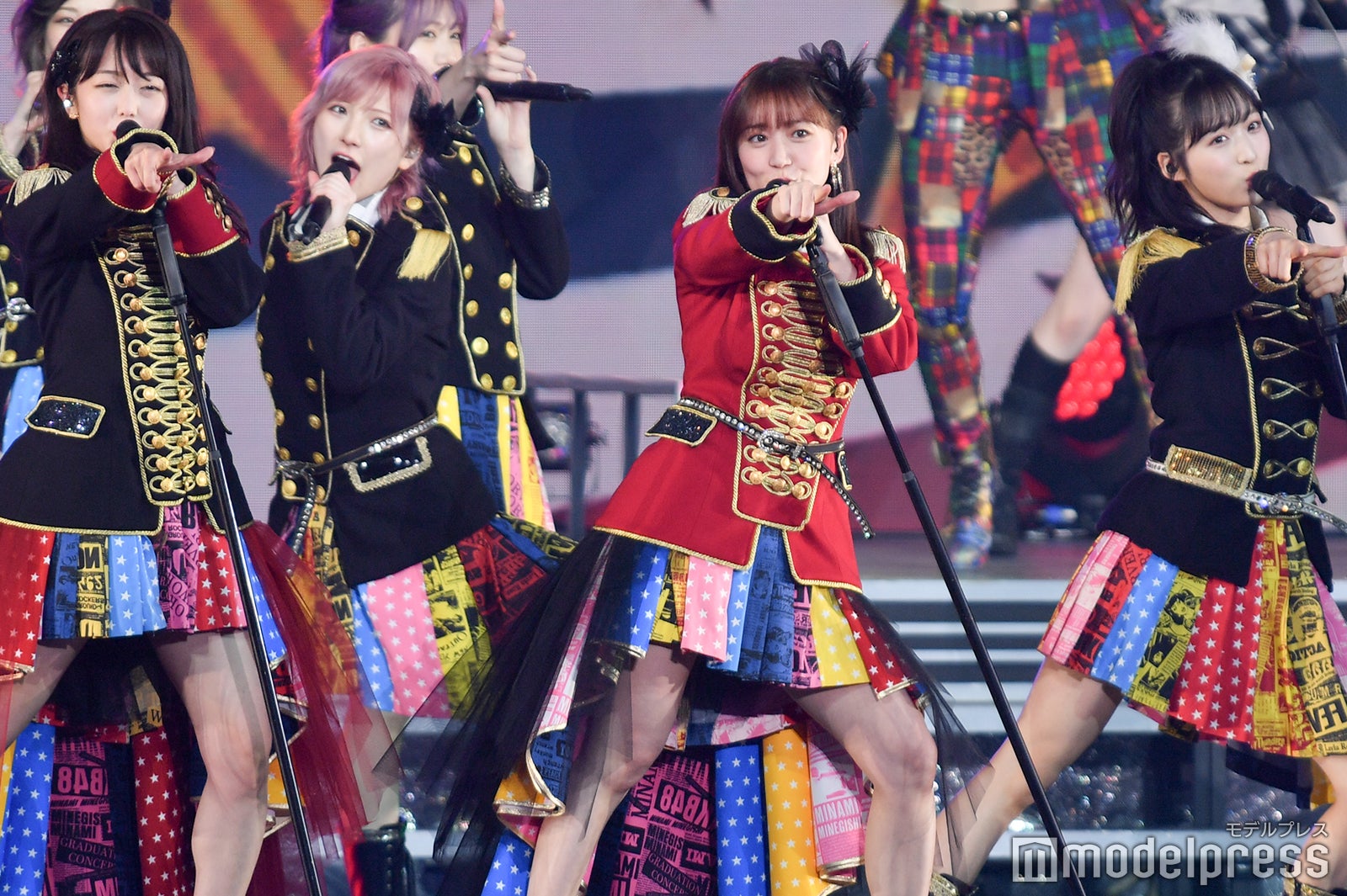 峯岸みなみ、大島優子、小栗有以「峯岸みなみ卒業コンサート～桜の咲かない春はない～」（C）モデルプレス