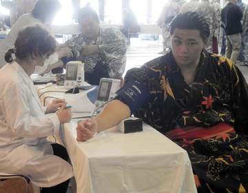 【大相撲】イケメンで話題の大森が痛々しく右目腫らす「男前になったな、と言われます」稽古中の負傷に宗治