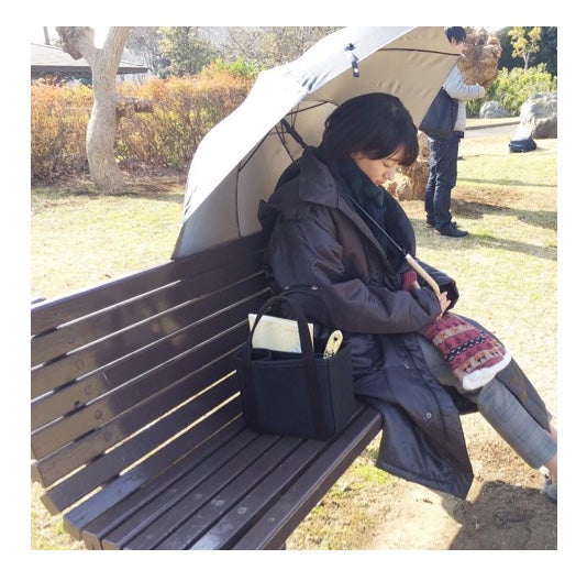 波瑠、野外で「居眠りこいてます」“素”すぎるロケショットが話題