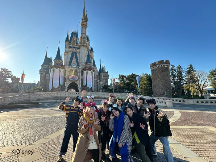 (前列左から)Mrs. GREEN APPLE(藤澤涼架、若井滉斗、大森元貴)、二宮和也(後列左から)ガンバレルーヤ(まひる、よしこ)、朝日奈央、3時のヒロイン(福田麻貴、かなで)、菊池風磨、陣内智則(C)日本テレビ