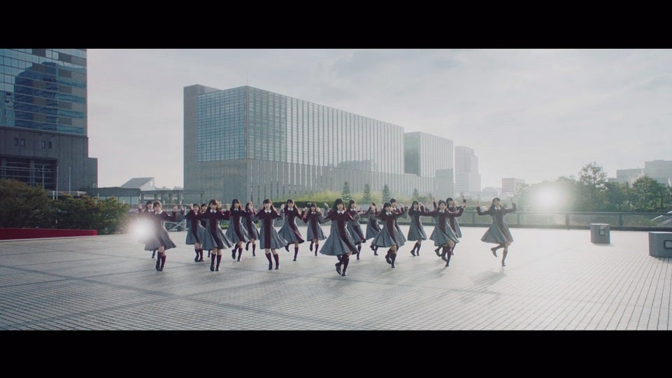 欅坂46「二人セゾン」ミュージックビデオより