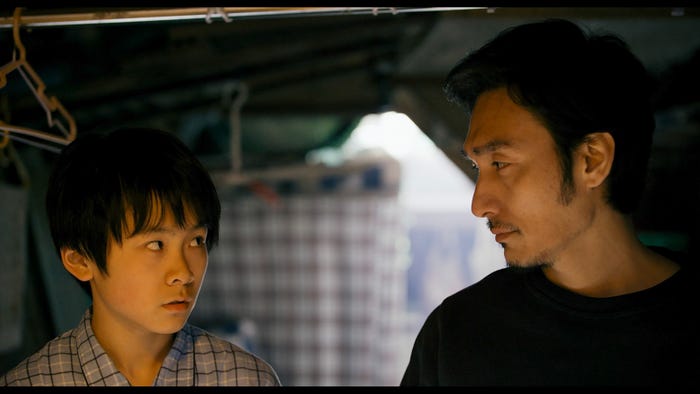 山崎光、草なぎ剛 (C)2019「まく子」製作委員会/西加奈子(福音館書店)