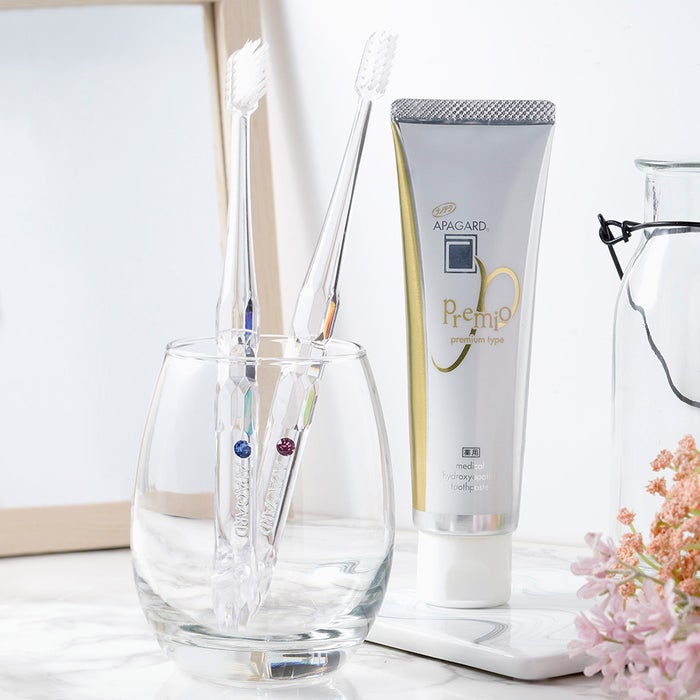 【読者プレゼント】美白歯みがき＆スキンケアを30名に！ビューティーガールBOXでキレイ偏差値UP<br />
※イメージ画像です。「アパガードプレミオ」は50gミニサイズのプレゼントとなります。