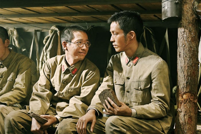 二宮和也、松坂桃李(C)2022映画「ラーゲリより愛を込めて」製作委員会(C)1989清水香子