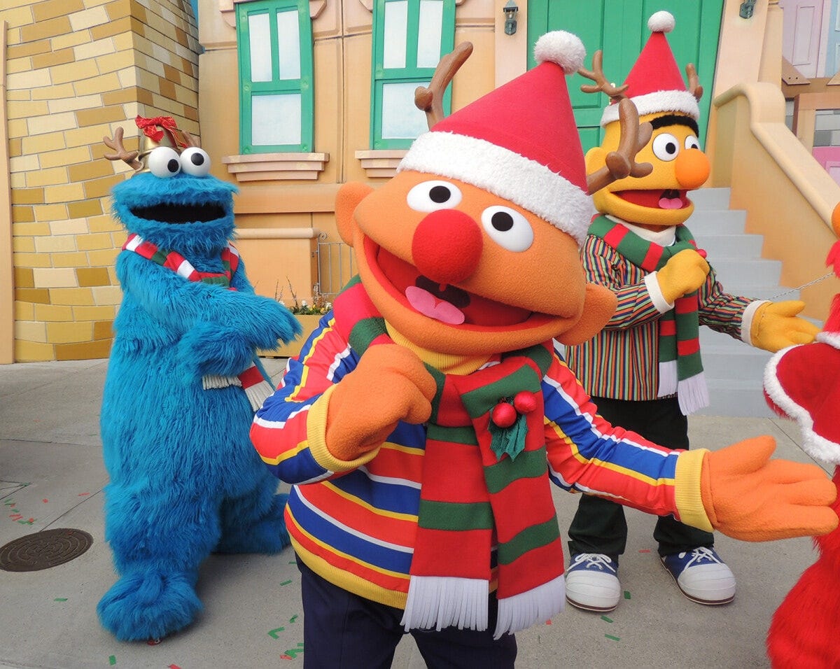アーニーをはじめ、クッキーモンスターやバート、エルモもやって来ます