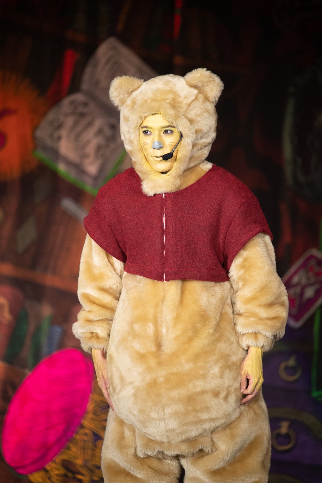 プーさん（プーさんと大人になった僕）に扮したユースケ／写真：深野輝美（提供画像）