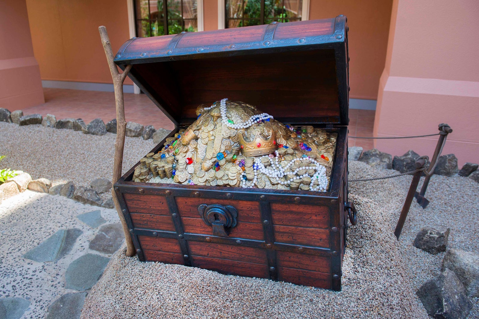 ｢東京ディズニーセレブレーションホテル：ディスカバー」”ディスカバー”中庭（C）Disney