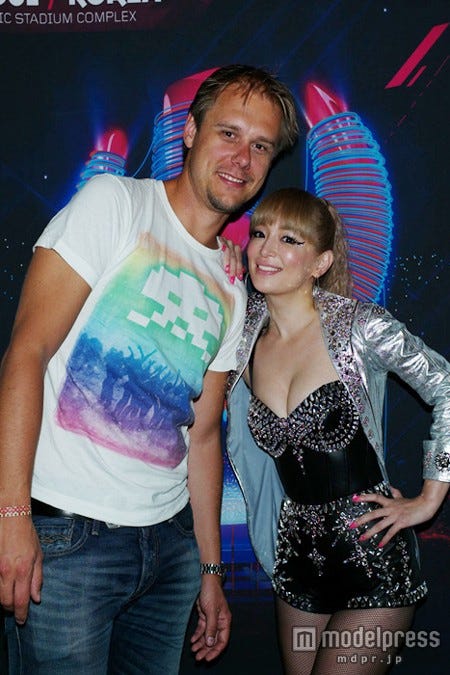 「UMF KOREA」にサプライズ出演した浜崎あゆみ(右)