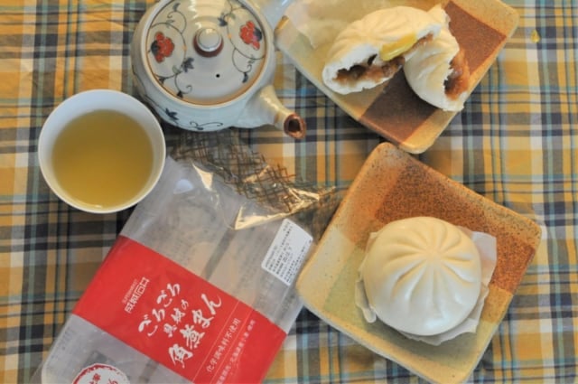 成城石井「ごろごろ具材の角煮まん」テーブルコーディネート