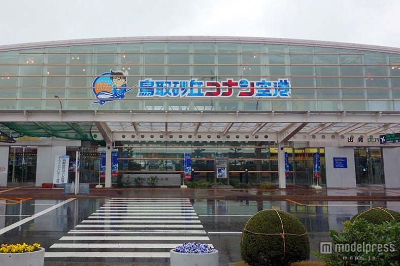 巨大トリックアートに等身大フィギュアも 「鳥取砂丘コナン空港」が話題に