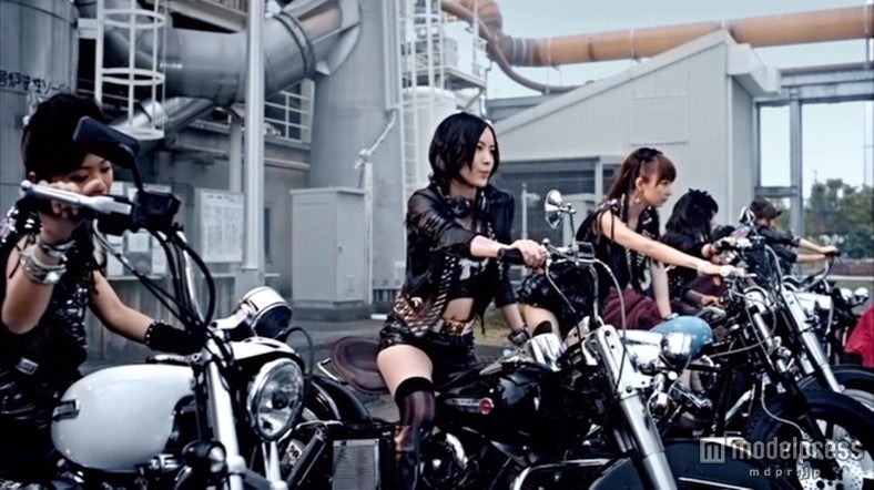 「ギンガムチェック」のミュージックビデオより