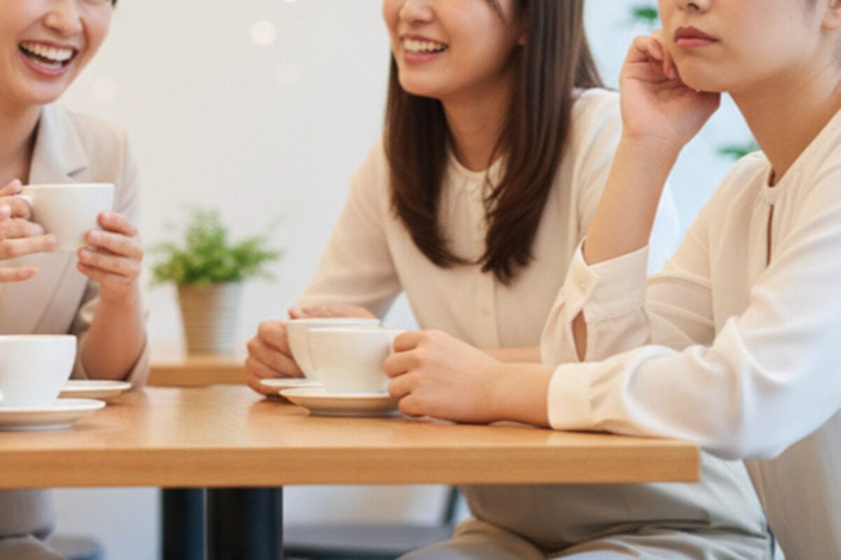 会話する女性