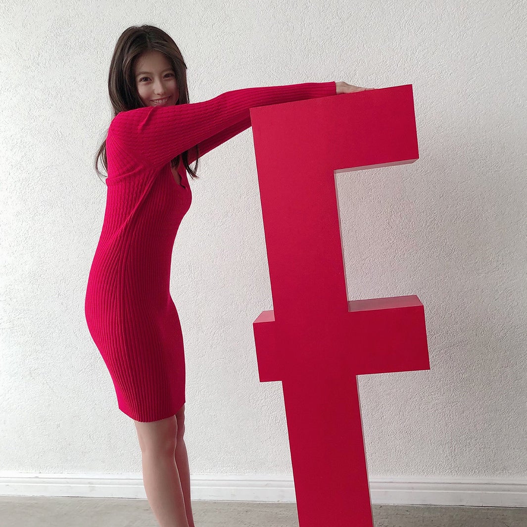 今田美桜写真集公式ツイッター（@mio2nd0121）より