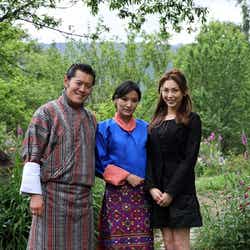 左から:ブータン王妃陛下、ブータン国王陛下、押切もえ