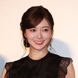 白石麻衣、美しさ際立つ…黒のロングドレス披露に絶賛の声「スタイル異次元…」「頭身どうなってるの」