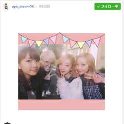 E-girls・Aya＆Ami、双子モデルユニットAMIAYAと4ショット／E-girls・Aya Instagramより【モデルプレス】