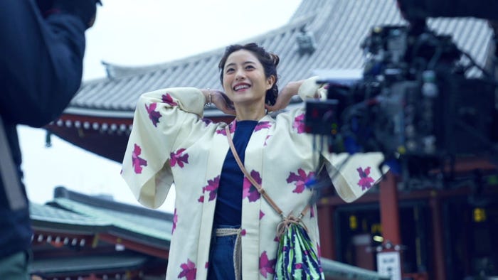 石原さとみ/新CM「浅草_遊びが生まれ続ける」篇メイキングカット(提供写真)
