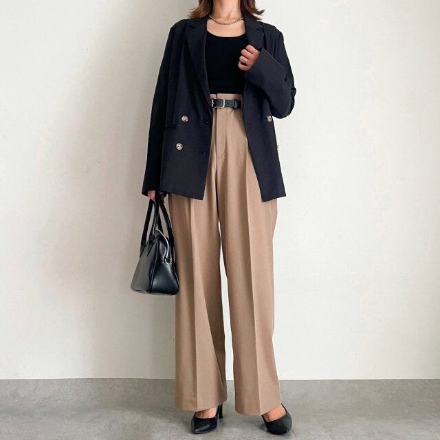 ユニクロタックワイドパンツBEIGE ユニクロタックワイドパンツBEIGEとジャケットのオフィスコーデ