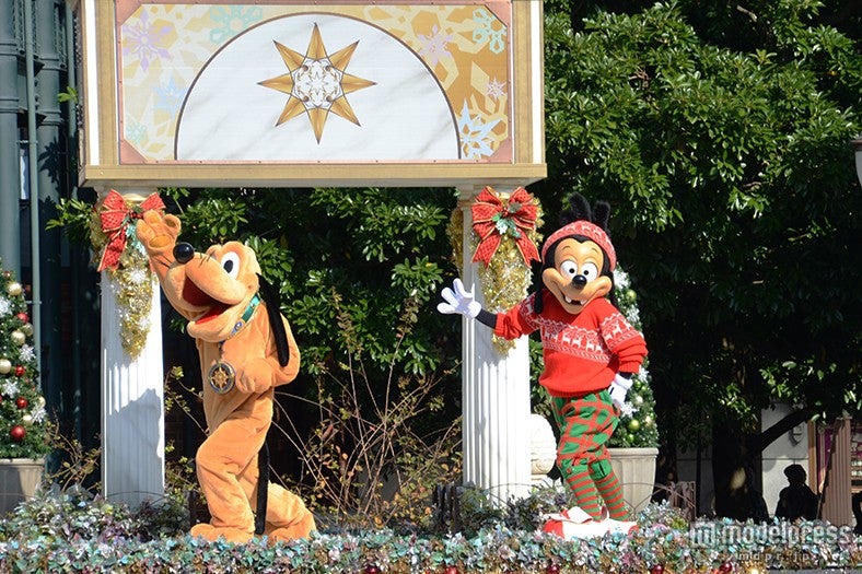 「ホリデーグリーティング・フロム・セブンポート」プルート、マックス