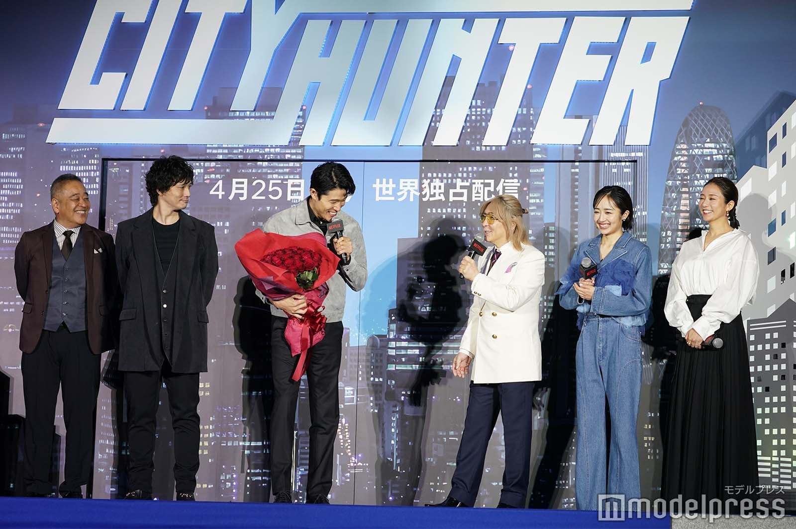 （左から）佐藤祐市監督、安藤政信、鈴木亮平、小室哲哉、森田望智、木村文乃（C）モデルプレス