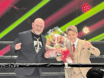 武尊が涙の引退セレモニー 武藤敬司からプロレス勧誘され苦笑い「体と奥さんに相談して…」10カウントでリングに別れ