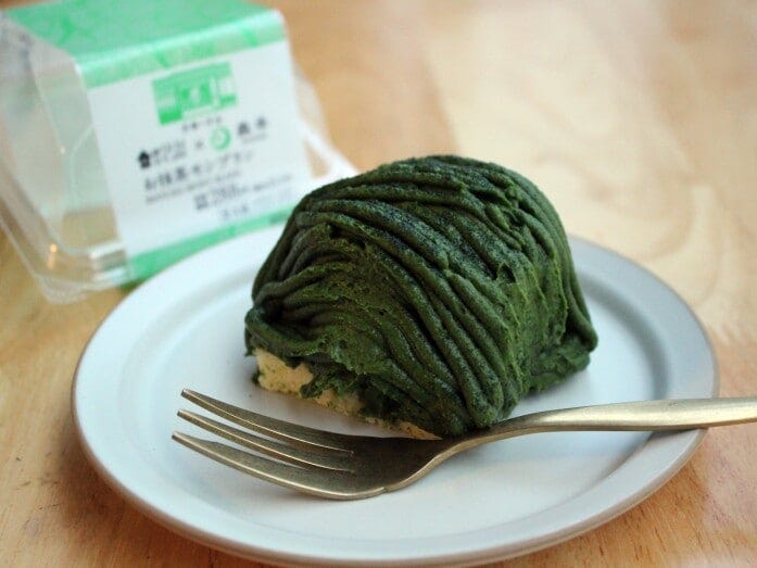 表面の抹茶パウダーが、抹茶の香りをより濃厚に