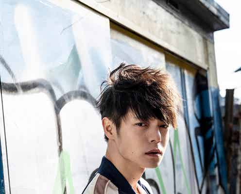 窪田正孝、雰囲気ガラリ 無造作ヘア×ストリートファッションで鋭い表情