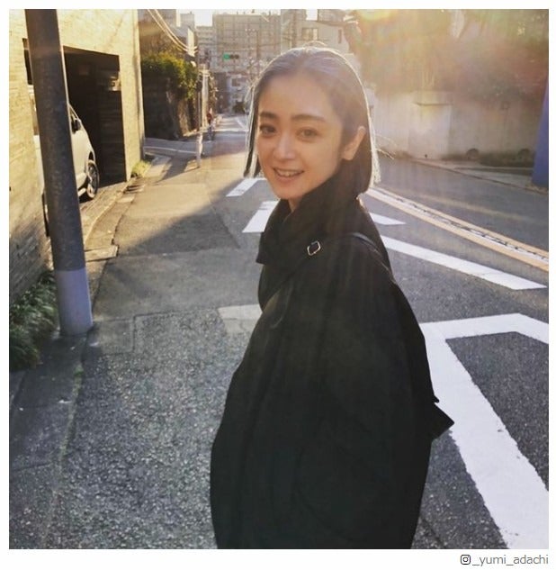 安達祐実、ブルーヘアに大胆イメチェン「綺麗」「ブルーも似合う」と反響