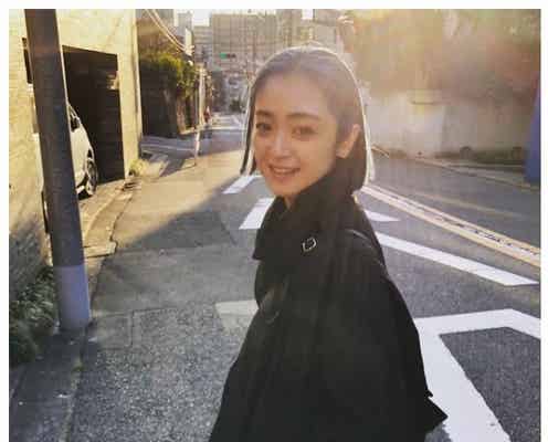 安達祐実、ブルーヘアに大胆イメチェン「綺麗」「ブルーも似合う」と反響