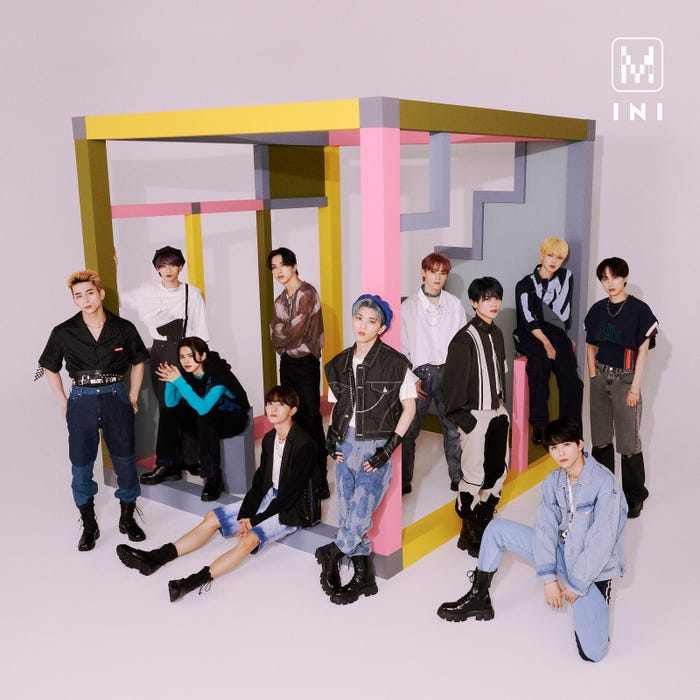 INI 3rdシングル「M」(8月24日発売)初回限定盤B(C)LAPONE ENTERTAINMENT