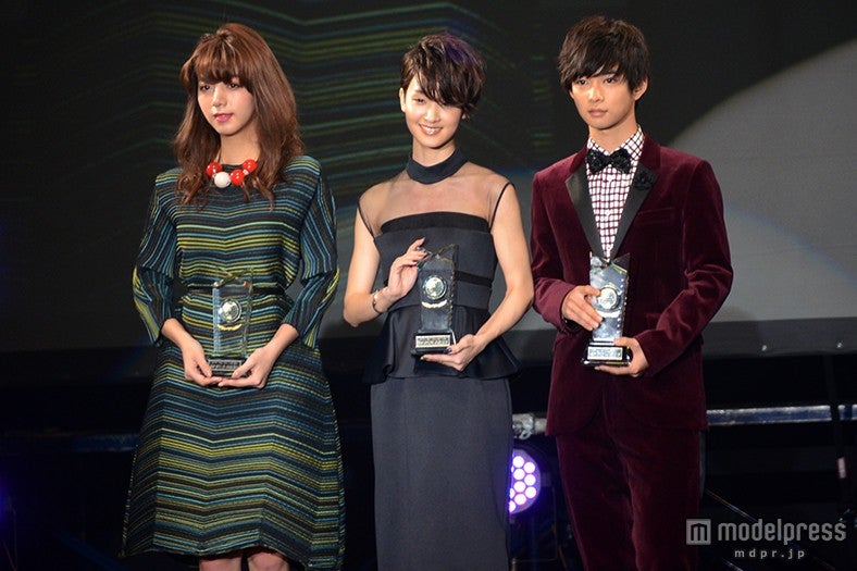 左より：池田エライザ、剛力彩芽、千葉雄大