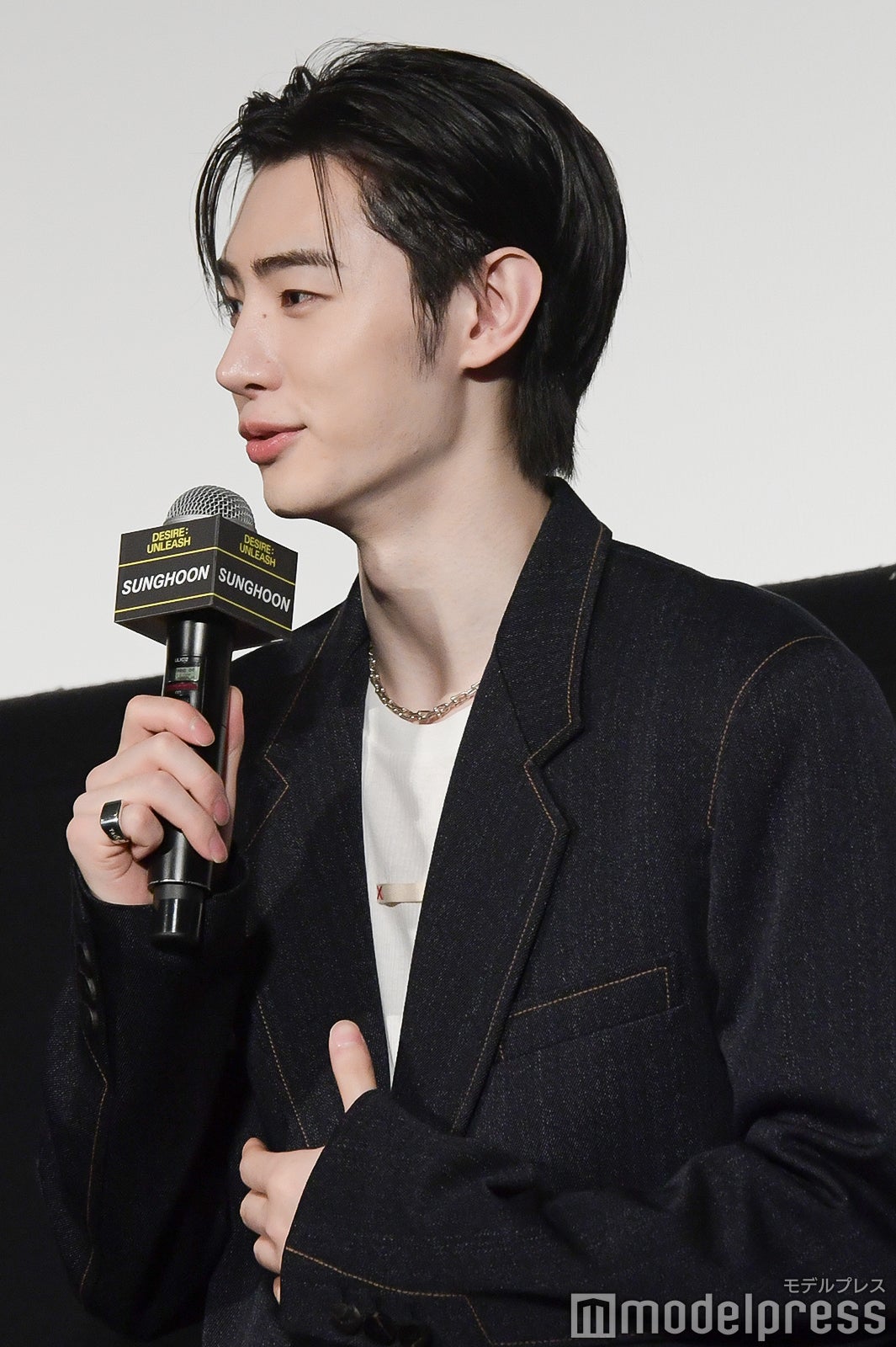 コンセプトシネマを観たファンが笑うかなと思っていたと明かすSUNGHOON（ソンフン）（C）モデルプレス