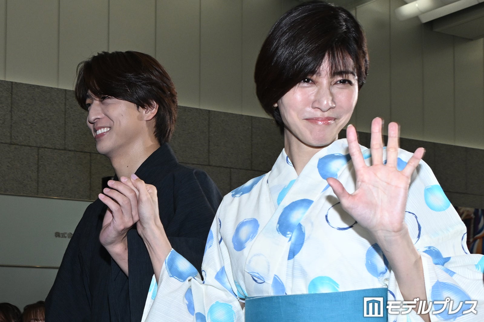 timelesz寺西拓人、内田有紀をスマートにエスコート 2人揃って浴衣姿・退場時には“W投げキス”も【ラストノート】