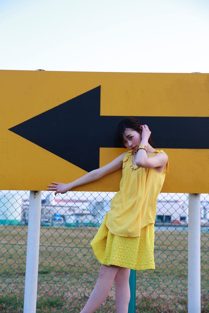 福原遥「はるかいろ」(仮)より(撮影:佐藤佑一/発売元:東京ニュース通信社)