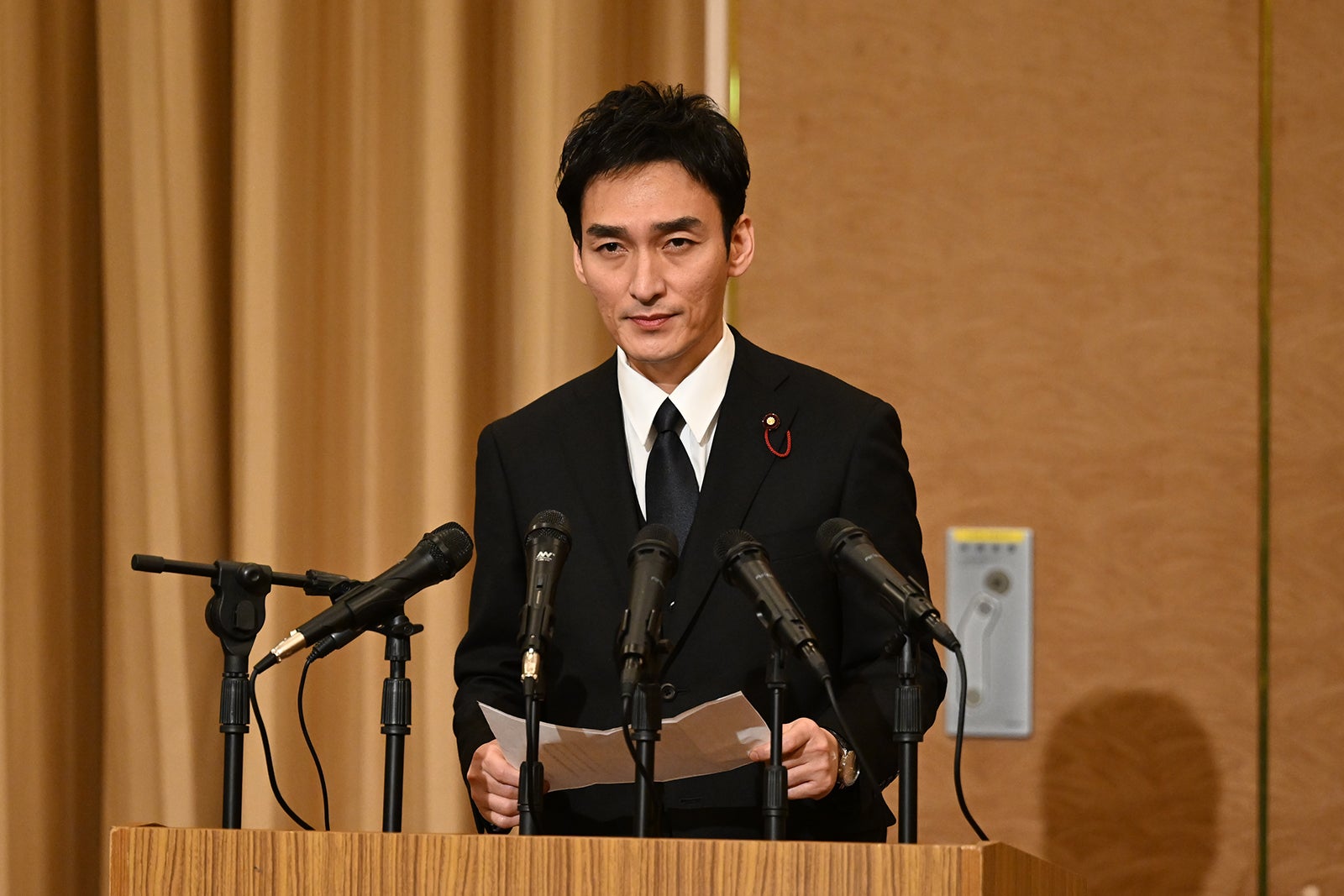 草なぎ剛「罠の戦争」最終話より（C）カンテレ