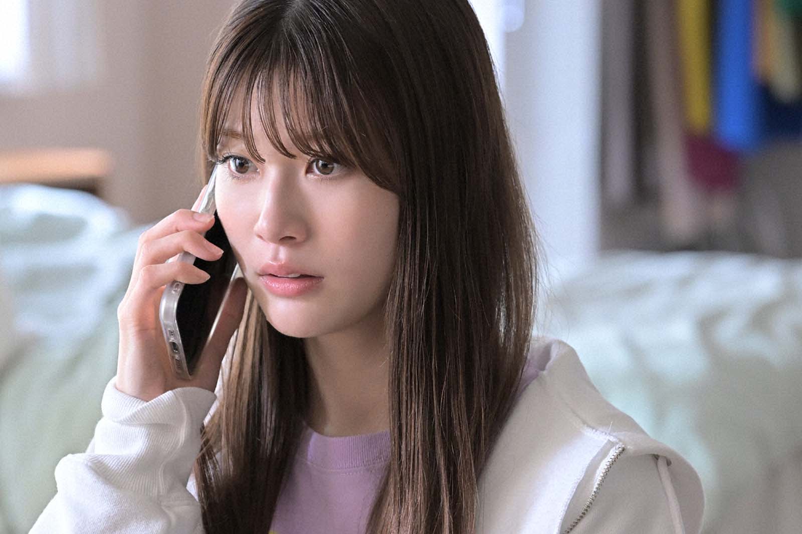 生見愛瑠「くるり～誰が私と恋をした？～」第4話より（C）TBS