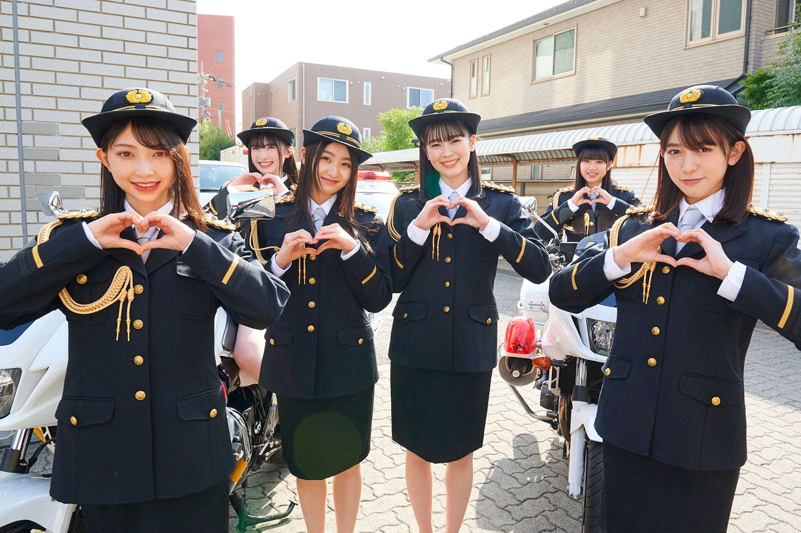 超ときめき宣伝部、1日警察署長に 制服姿でパフォーマンスも