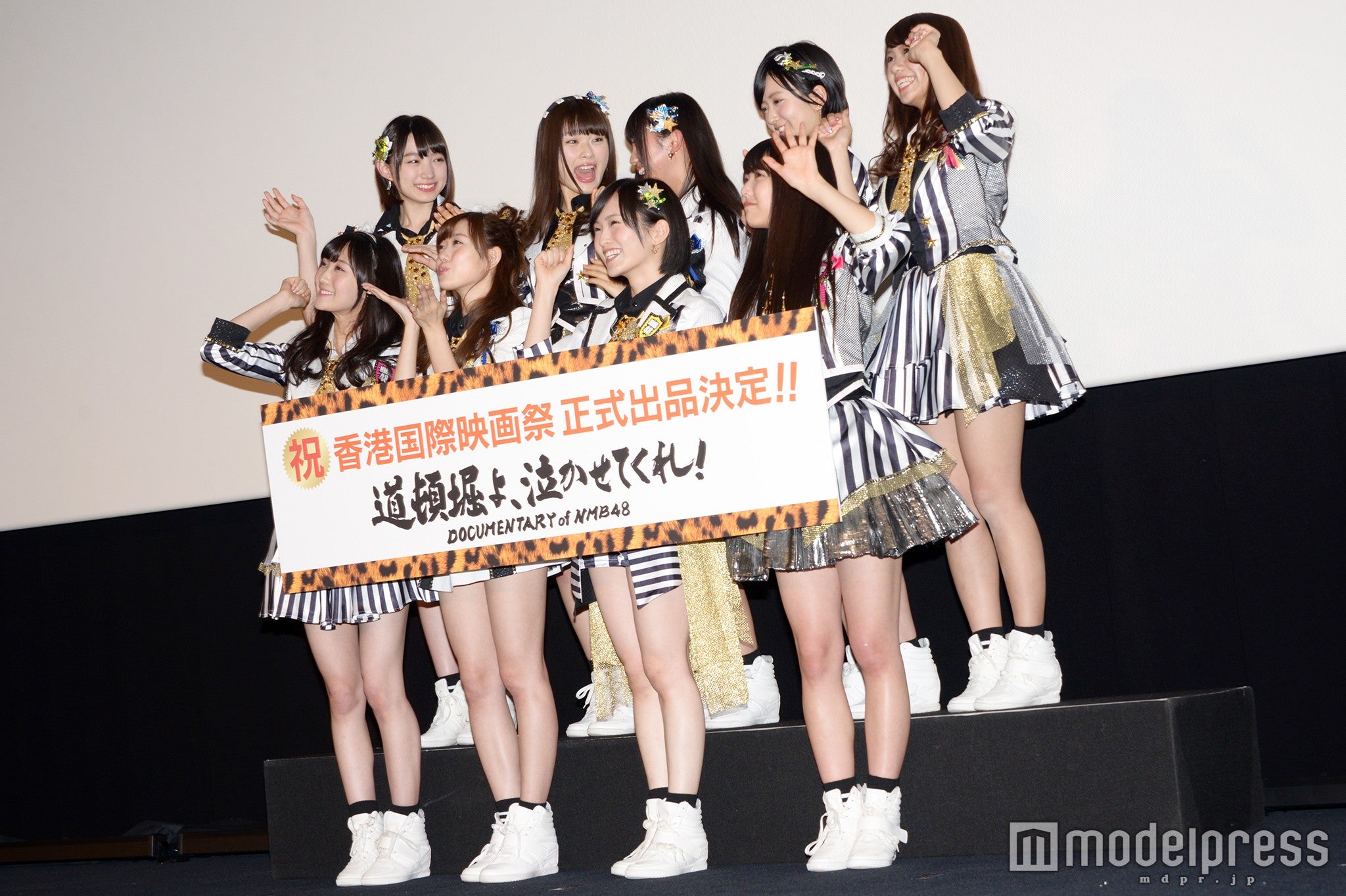 後段左から）太田夢莉、渋谷凪咲、薮下柊、須藤凜々花、沖田彩華（前段左から）矢倉楓子、渡辺美優紀、山本彩、白間美瑠（C）モデルプレス