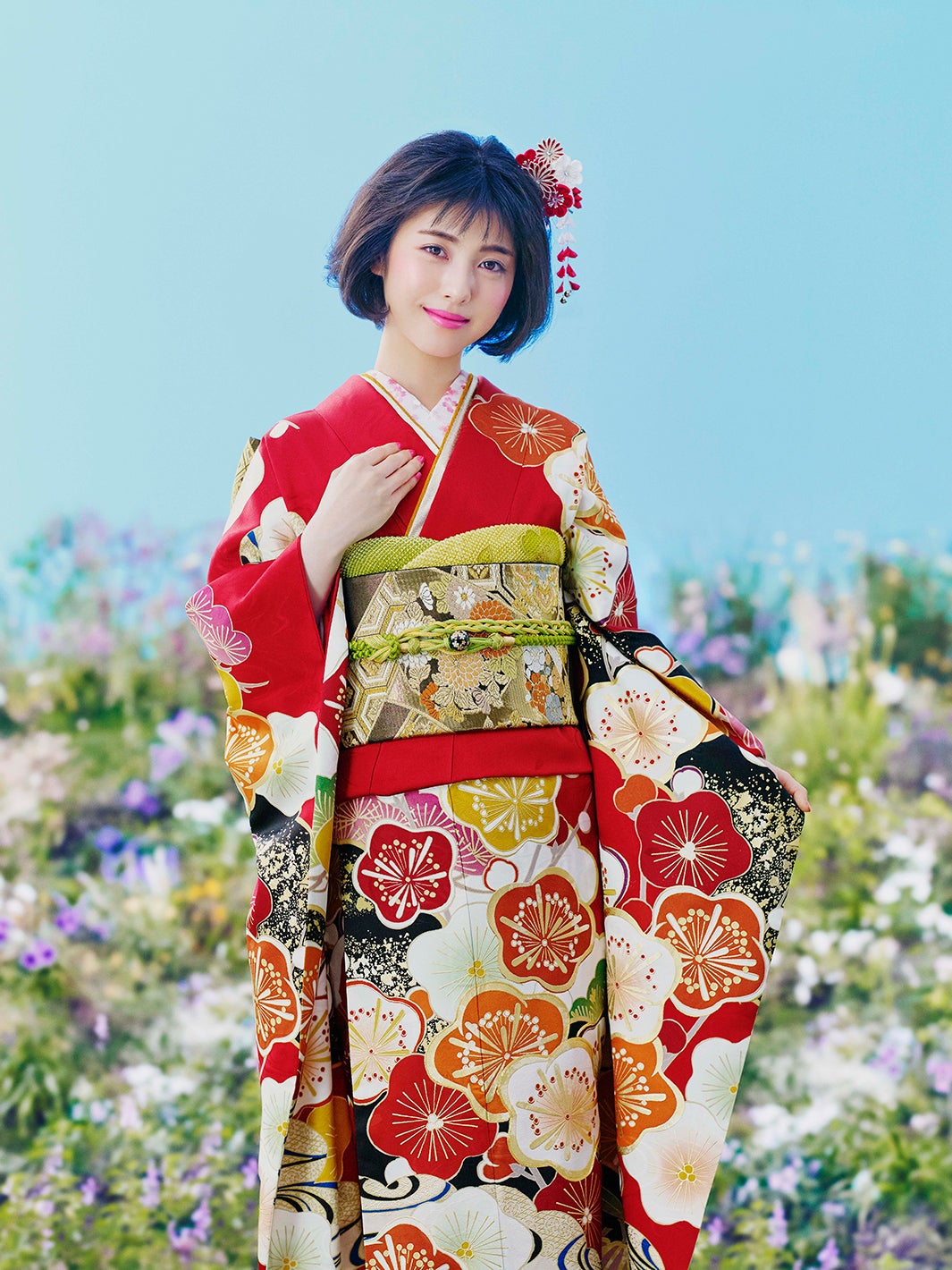 浜辺美波／昭和をイメージした振袖（提供写真）