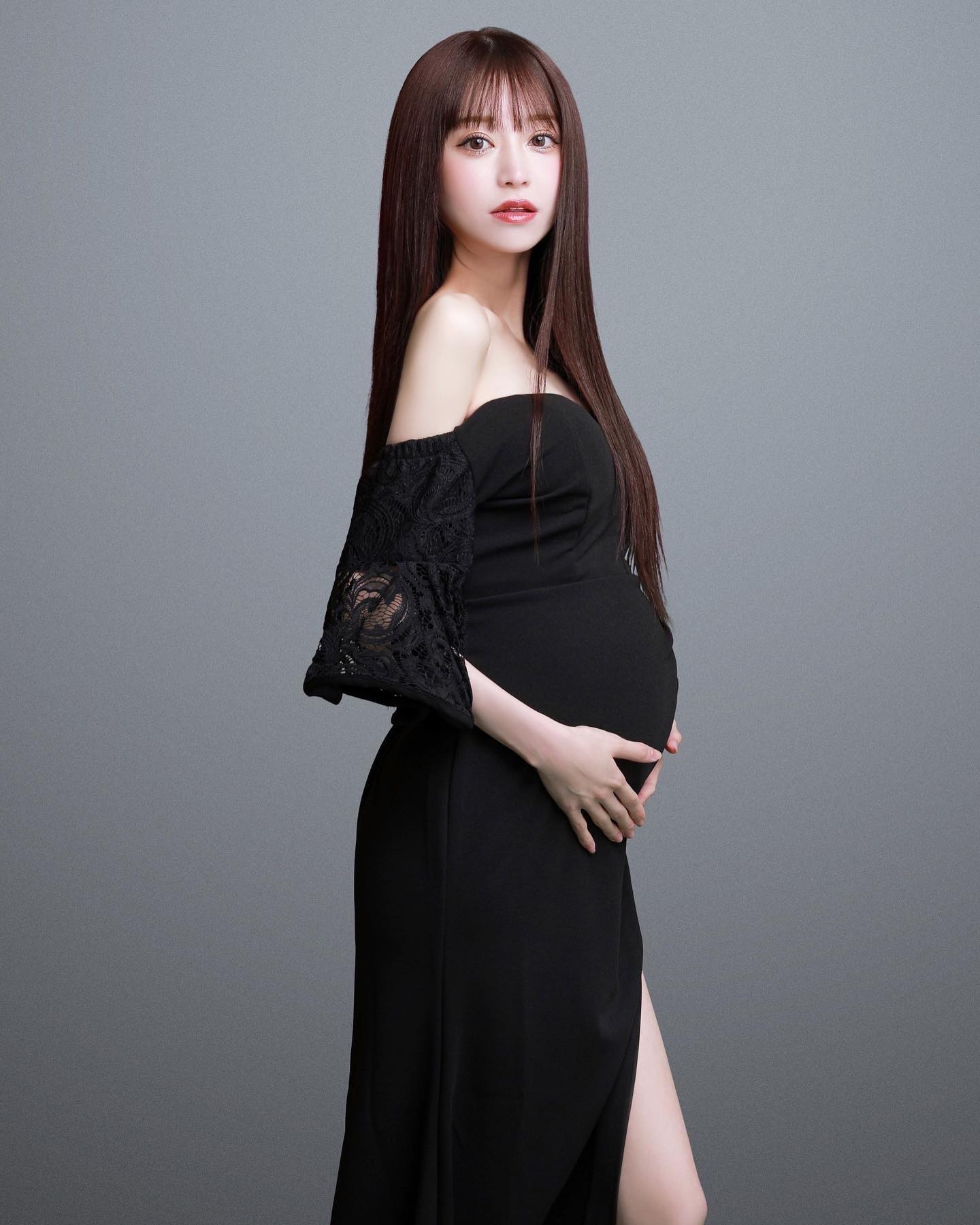 “伝説のキャバ嬢”愛沢えみり、第1子出産直前のマタニティフォト公開