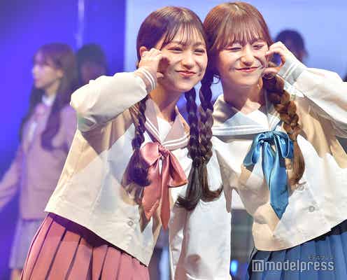 双子クリエイター・あみみゆちゃんねる、お揃いセーラー服&三つ編みヘアで仲良しランウェイ<学生ランウェイ>