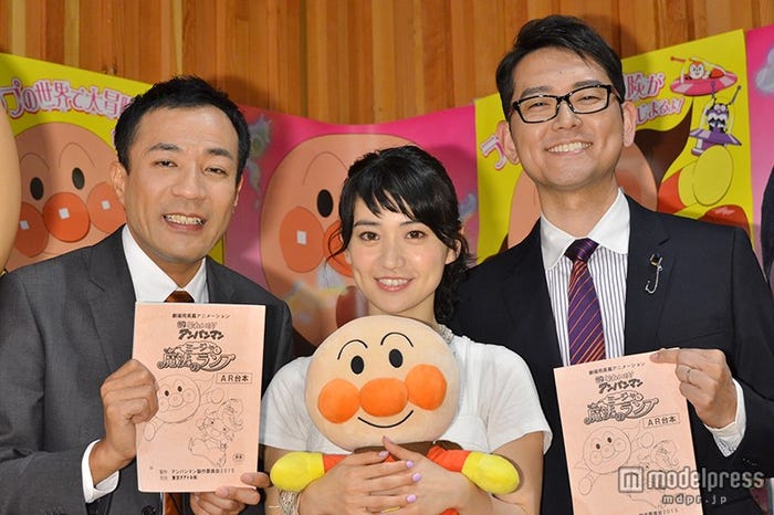 【左から】塙宣之(お笑いコンビ・ナイツ)、大島優子、土屋伸之(お笑いコンビ・ナイツ)