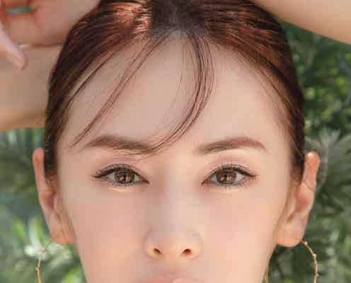 北川景子、ありのままの美しさに釘付け 2023年カレンダー発表