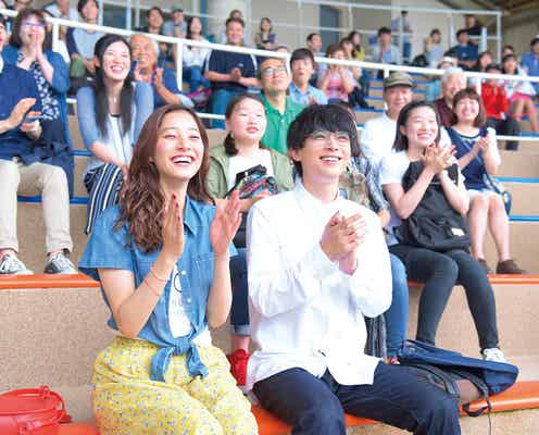 吉沢亮&新木優子が江の島デート “お互いに撮影”リアルな映像に胸キュン<あのコの、トリコ。>
